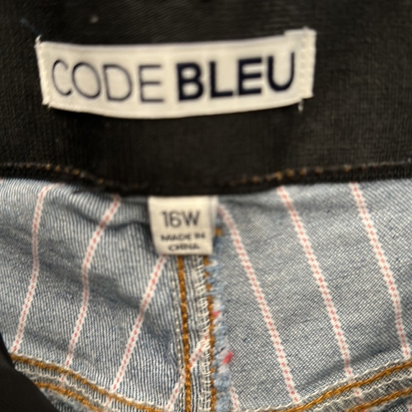 Code Bleu Cropped Jeans NWOT SIZE 16 - Picture 2 of 6